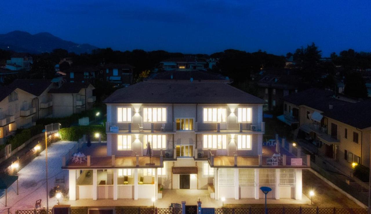 Residence Deamarina Marina di Massa Ngoại thất bức ảnh