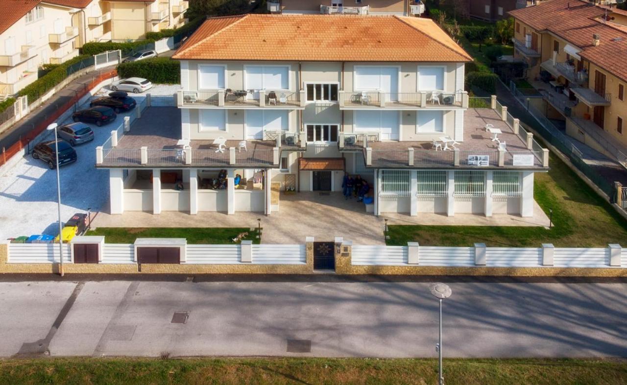 Residence Deamarina Marina di Massa Ngoại thất bức ảnh