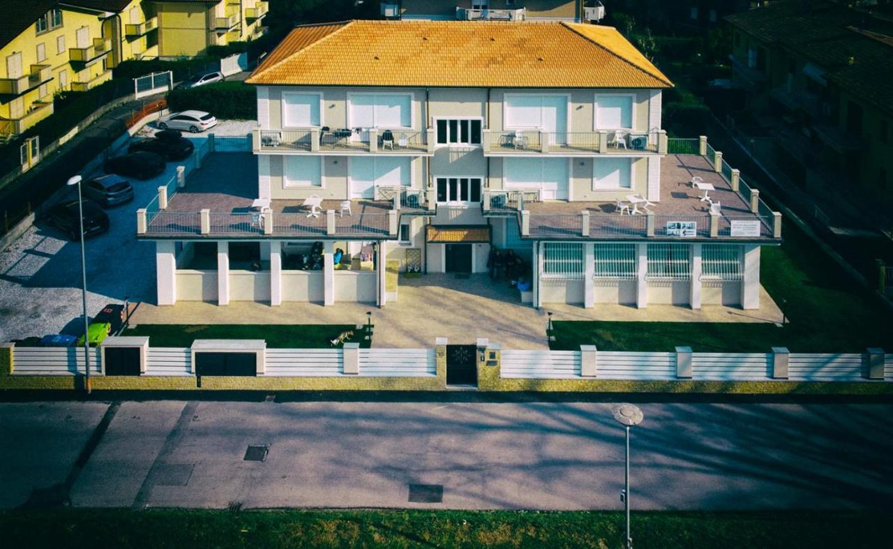 Residence Deamarina Marina di Massa Ngoại thất bức ảnh