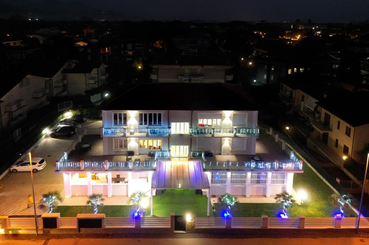 Residence Deamarina Marina di Massa Ngoại thất bức ảnh