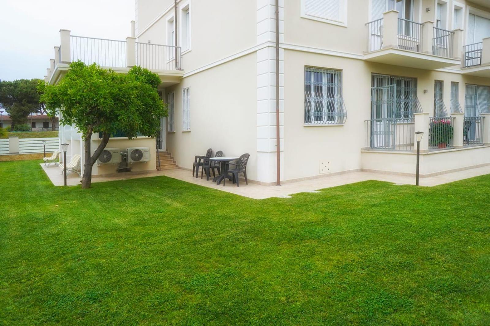 Residence Deamarina Marina di Massa Ngoại thất bức ảnh